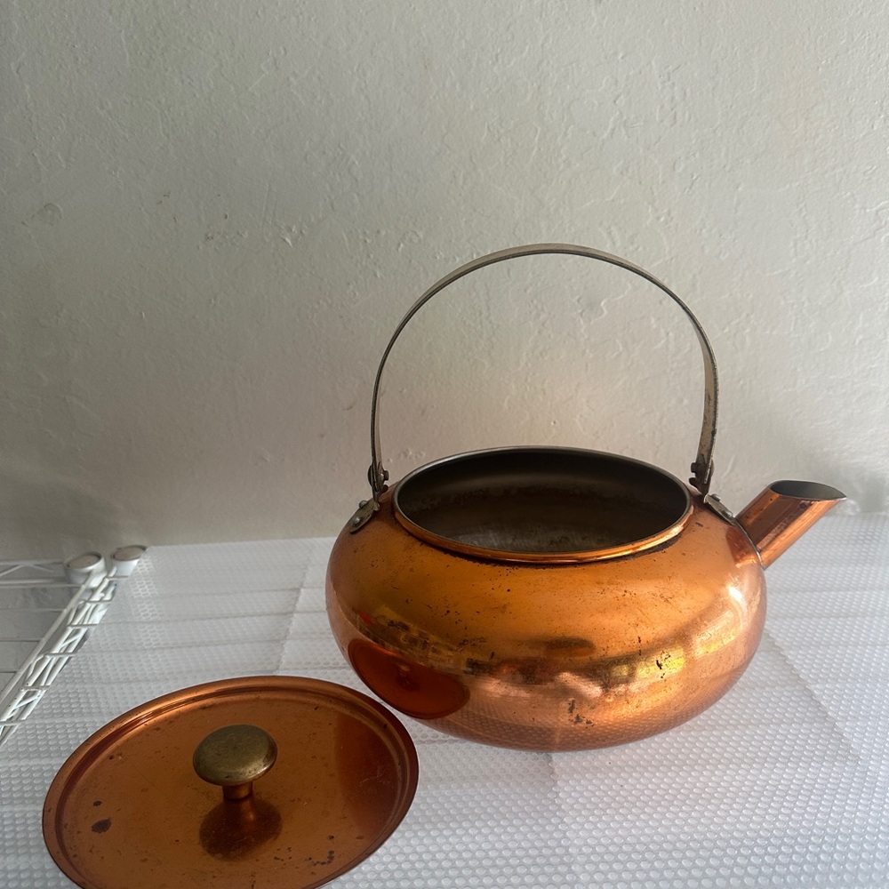 Vintage Copper Teapot with Brass Handle - Picture 3 of 3